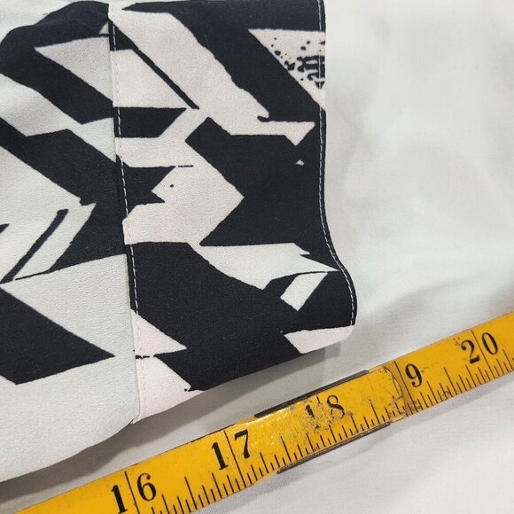 Womens Calvin Klein Geometric, Ombre style, blouse XL
Lot I - Picture 4 of 7